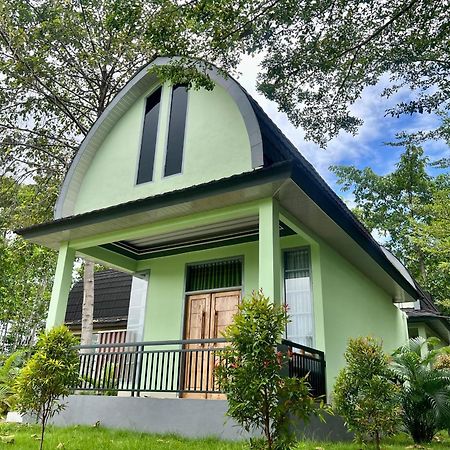Pohon Purba Resort & Restaurant Labuhan Pandan Exterior foto