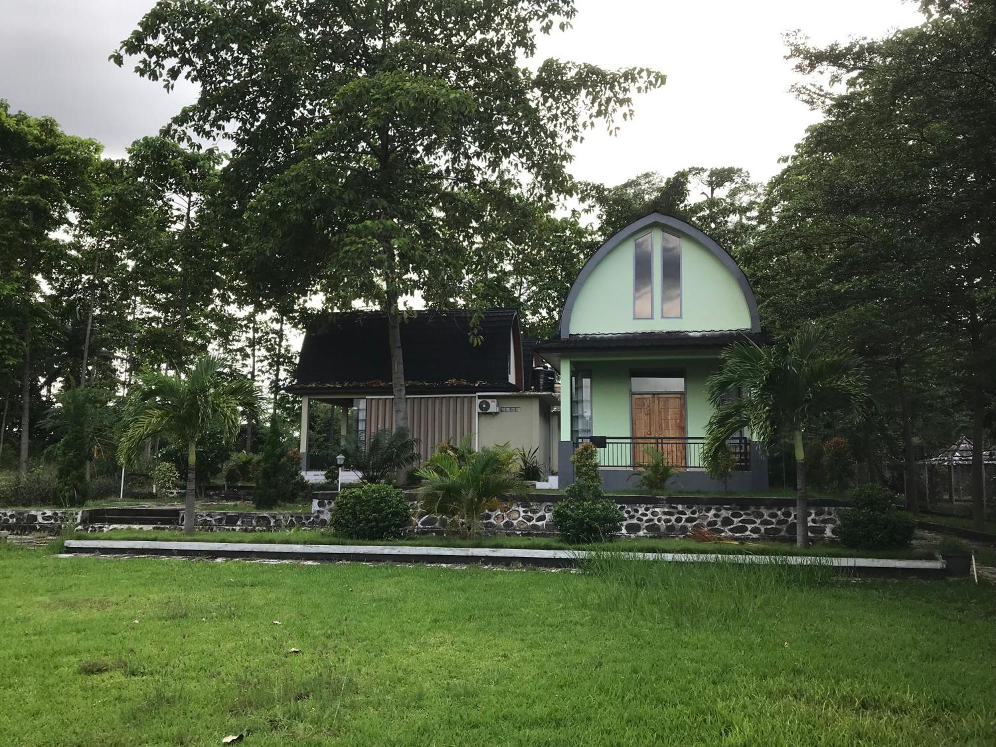 Pohon Purba Resort & Restaurant Labuhan Pandan Exterior foto