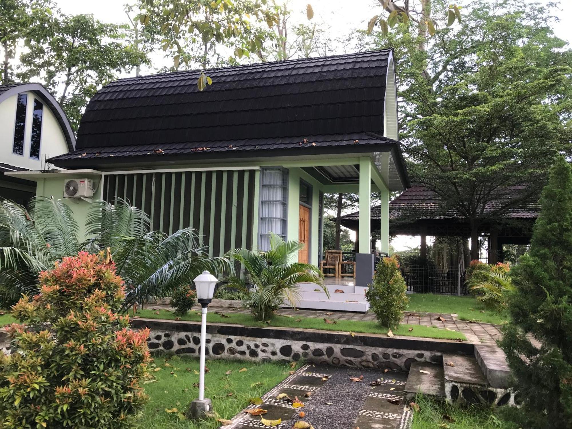 Pohon Purba Resort & Restaurant Labuhan Pandan Exterior foto
