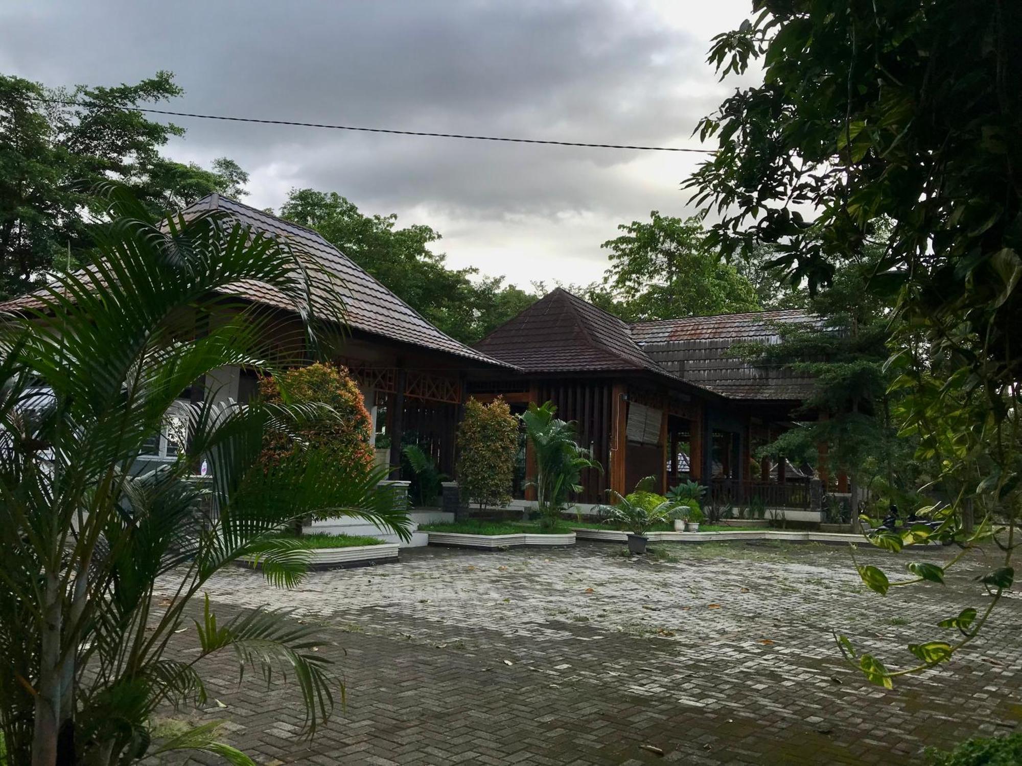 Pohon Purba Resort & Restaurant Labuhan Pandan Exterior foto