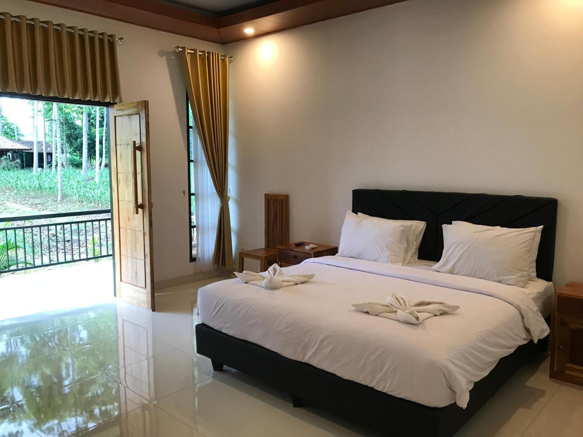 Pohon Purba Resort & Restaurant Labuhan Pandan Exterior foto
