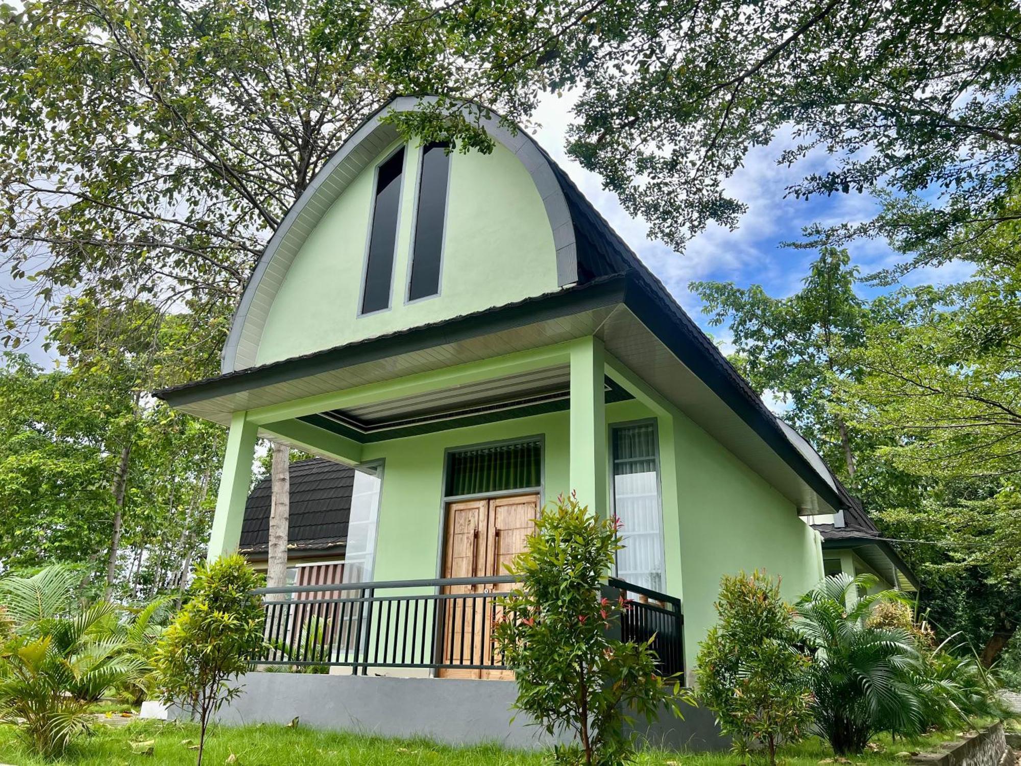 Pohon Purba Resort & Restaurant Labuhan Pandan Exterior foto
